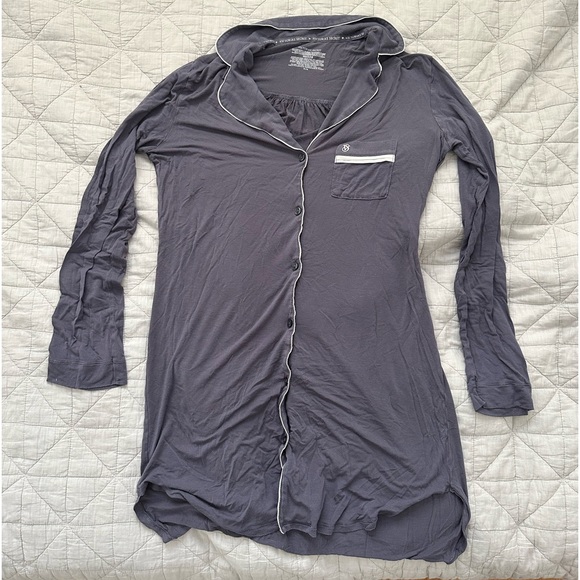 Women’s VS night gown - Picture 1 of 2